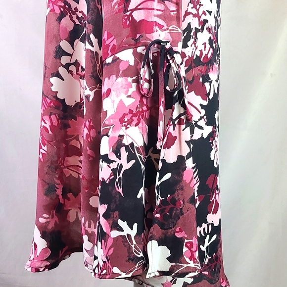 Quintessential Split Sleeve Blouse - Picture 8 of 14